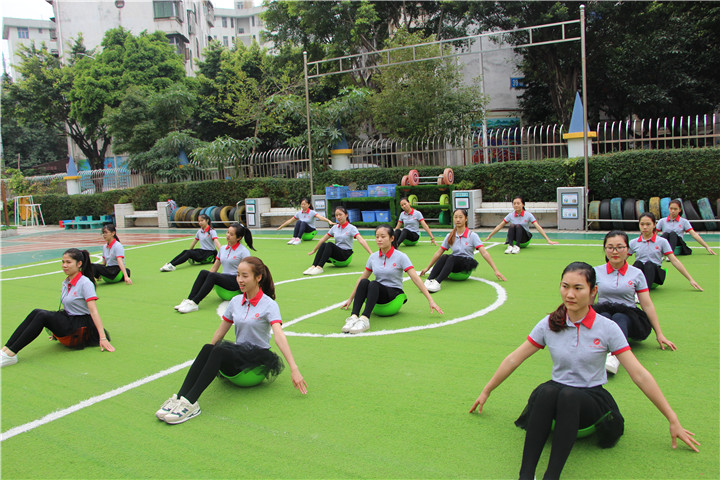 遠恒佳花園幼兒園幼兒器械操創(chuàng)編交流活動