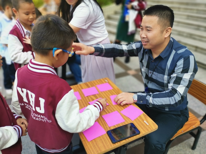 拓展數(shù)學(xué)思維，提升學(xué)科素養(yǎng) ——小學(xué)部開展數(shù)學(xué)學(xué)科周系列活動(dòng)